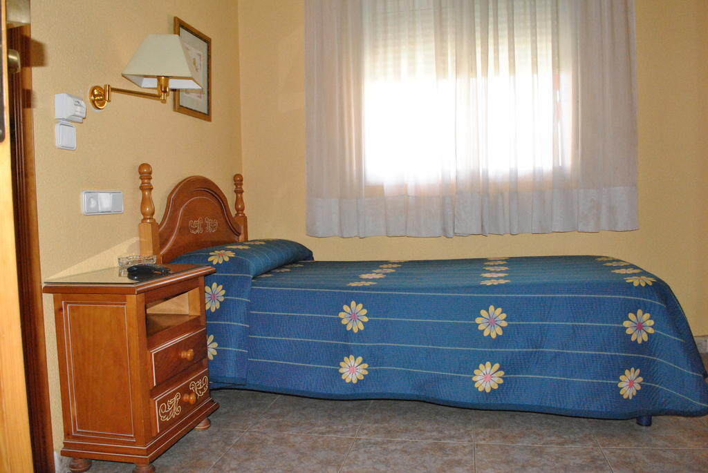 Hostal Rey Teodomiro Orihuela Room photo